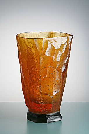 REBUBLINKA, mould-melted glass, cut, 35 × 22 × 22 cm, 2007
foto M. Pouzar