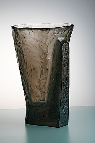 ZONE I., mould-melted glass, cut, 38 × 22 × 21 cm, 2007
foto M. Pouzar